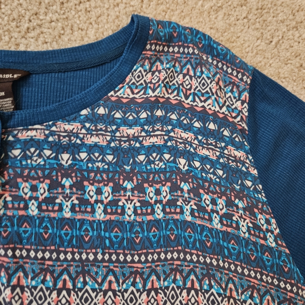 Bit & Bridle Women's Size 3x Teal and White Aztec Patterned Blouse - Picture 10 of 12